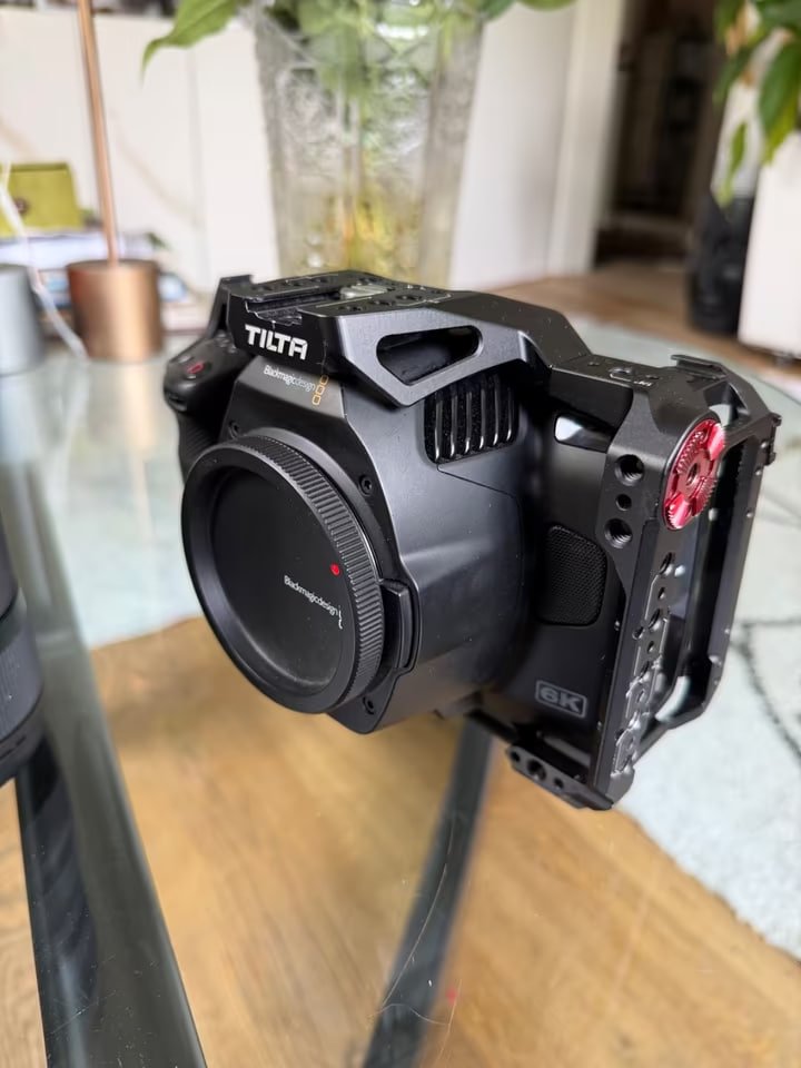Blackmagic Pocket Cinema Camera 6K Pro + Sigma 18-35mm f/1.8 DC HSM Art
