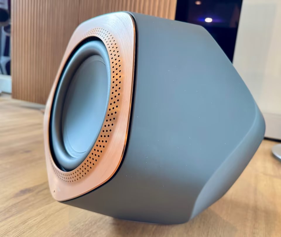 Bang & Olufsen BeoLab 19