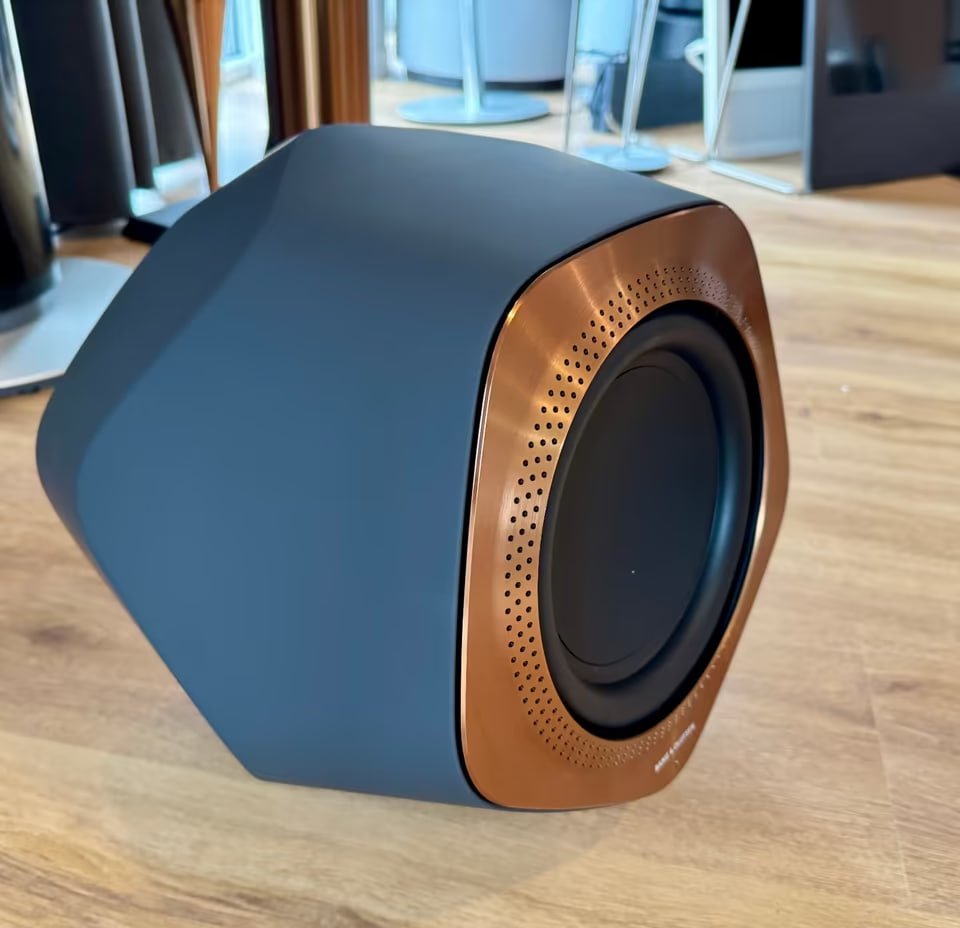 Bang & Olufsen BeoLab 19