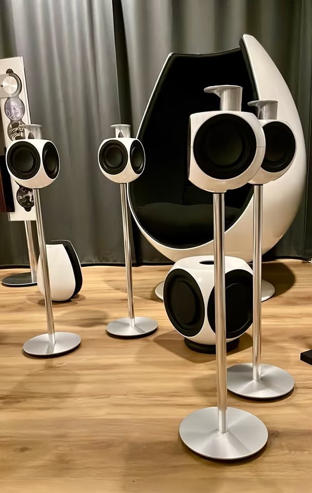 Bang & Olufsen BeoLab 3 + BeoLab 2
