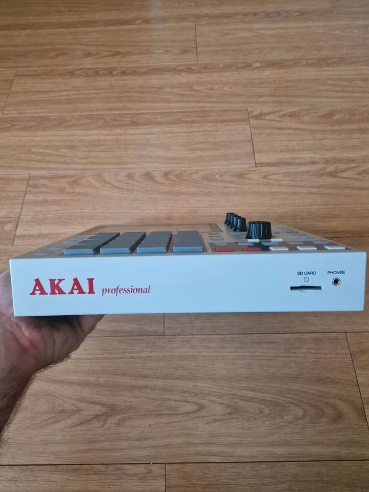 Akai MPC One Retro Edition