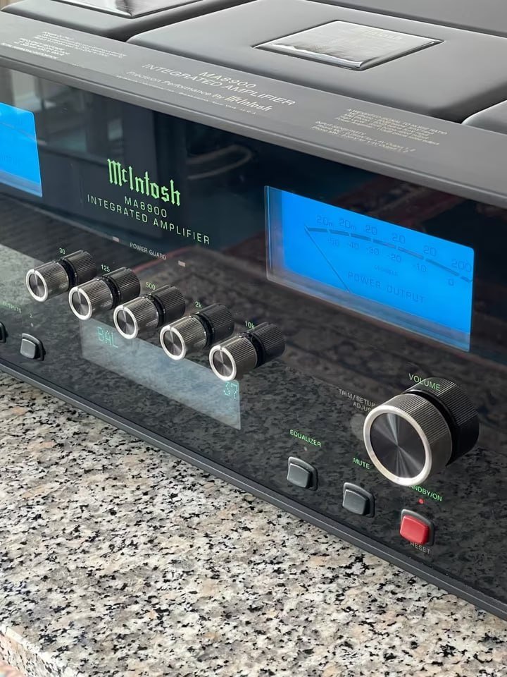 McIntosh MA8900