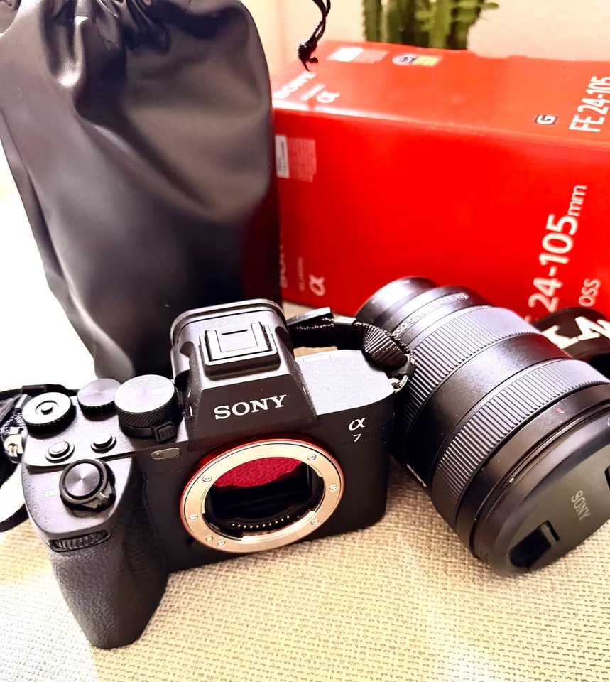 Sony Alpha 7 IV + FE 24-105 mm F4 G OSS