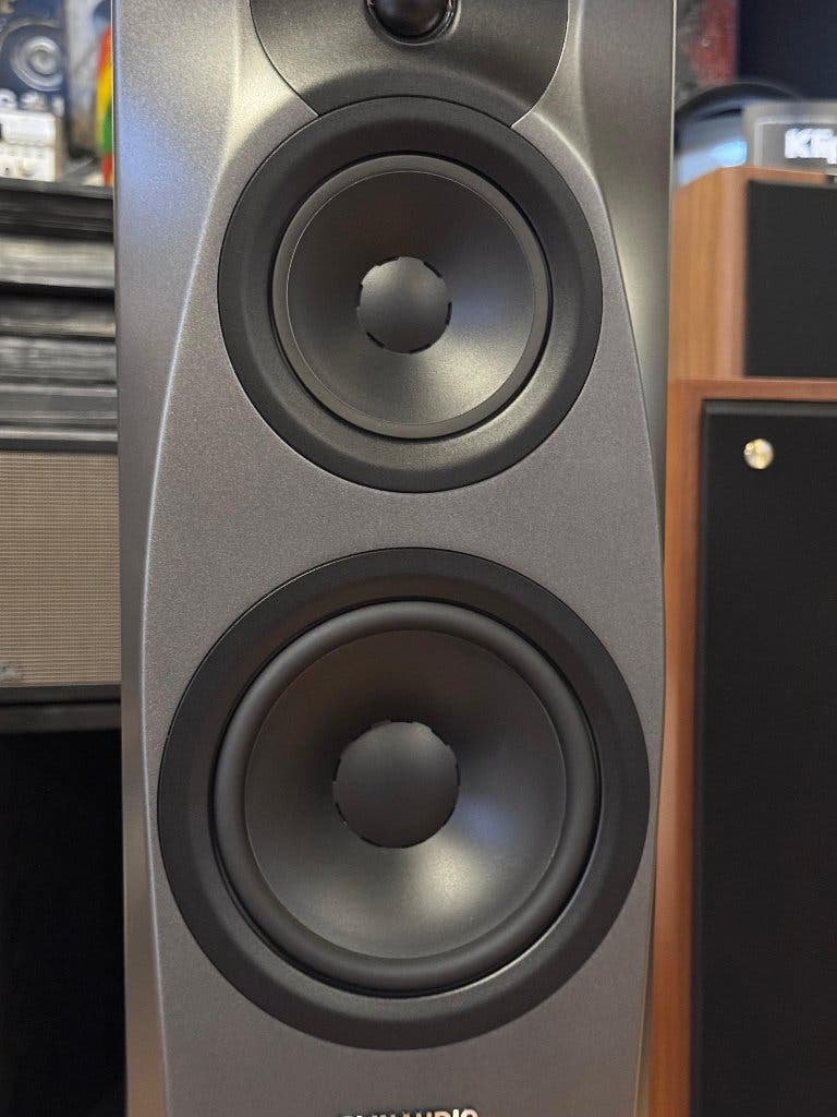 Dynaudio Confidence 30