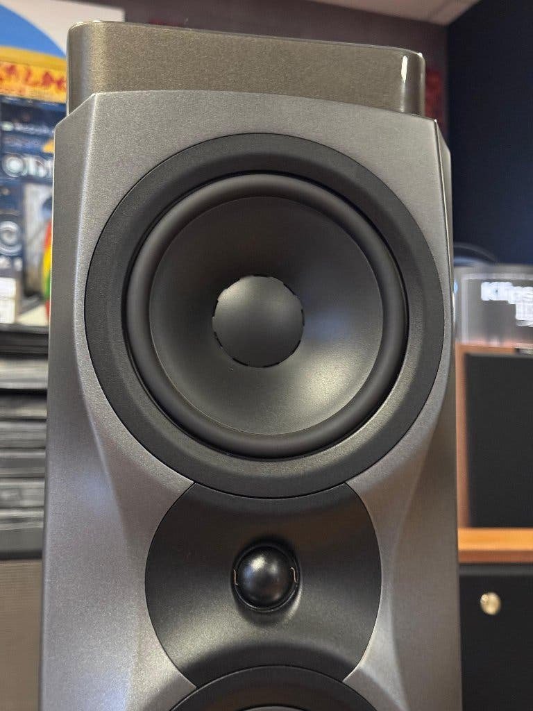 Dynaudio Confidence 30