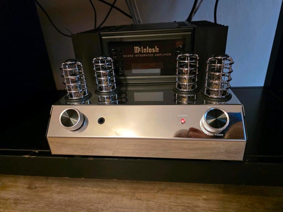 McIntosh MA252