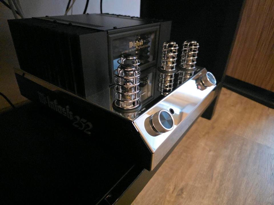 McIntosh MA252