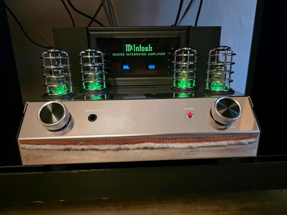 McIntosh MA252