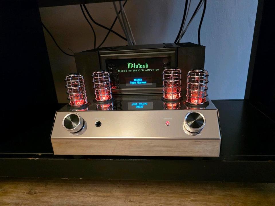 McIntosh MA252