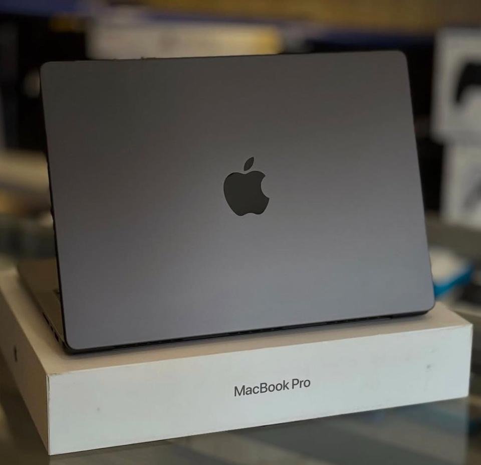 MacBook Pro 14″ M4 Max