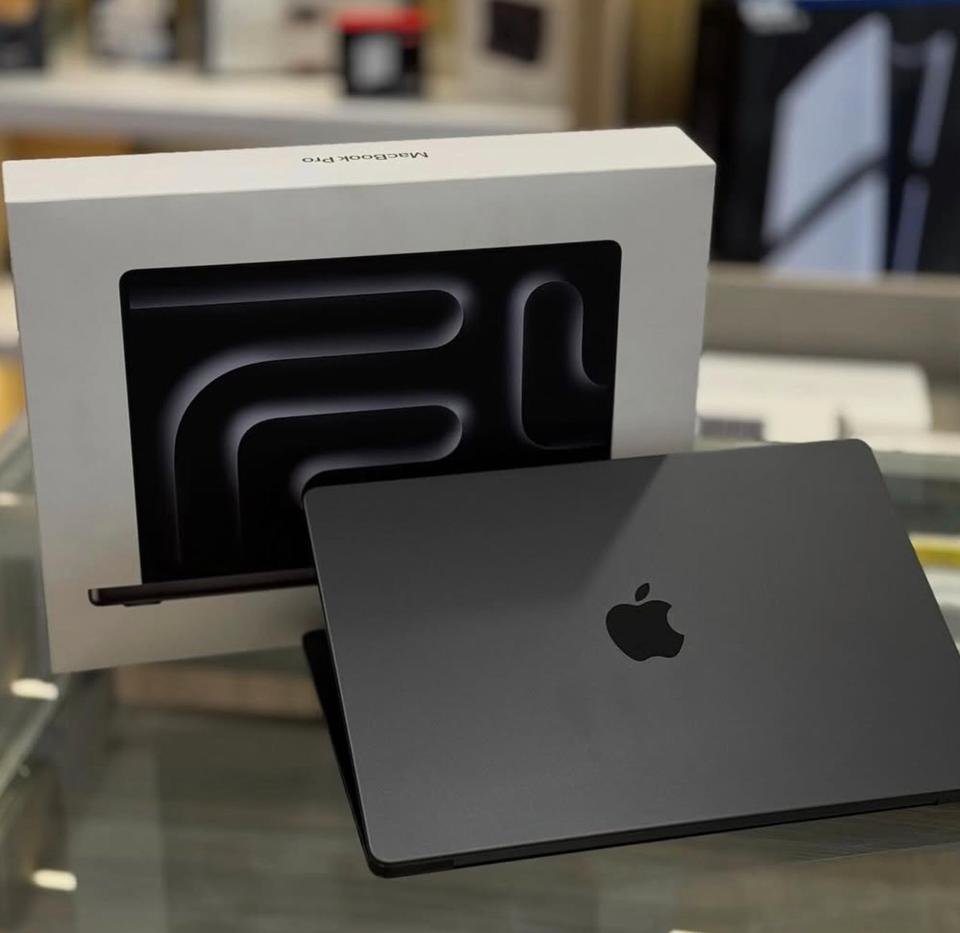 MacBook Pro 14″ M4 Max