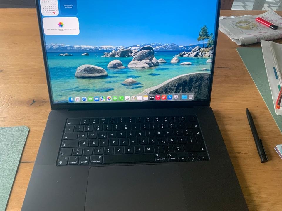 MacBook Pro 16″ M4 Max