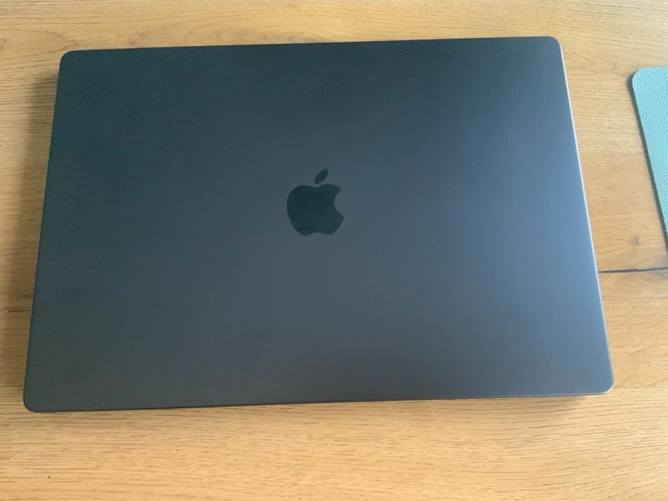 MacBook Pro 16″ M4 Max