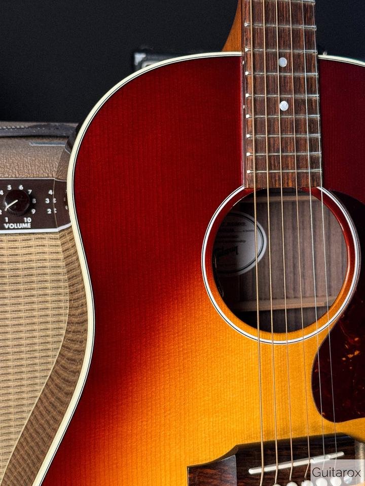 Gibson J-45 Standard